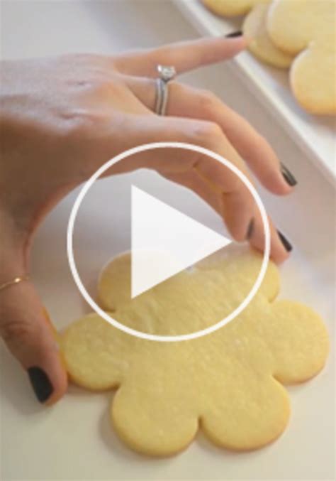 Video: How to Make Sugar Cookie Icing - Cupcakes & Cashmere