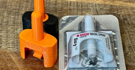 Naloxone Nasal Spray Training Simulator por MagicSmokeStat | Descargar modelo STL gratuito ...