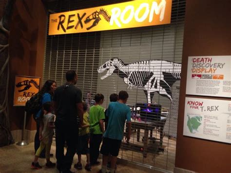 Smithsonian dinosaur exhibit closes for renovation – The Black and White