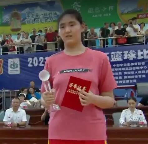 15 years old 2 meters 26! Another day of Chinese basketball to rival Yao Ming: Worship Zhan ...