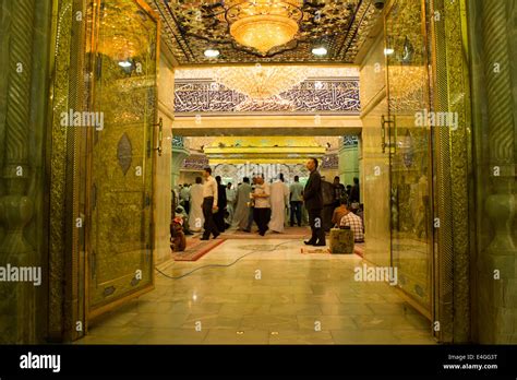 The shrine of Imam Hussein in Karbala Stock Photo - Alamy