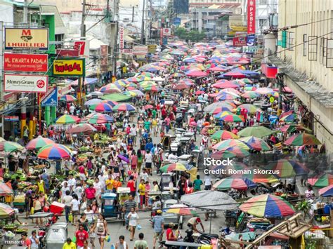 Picture Of A Busy Street Market In The Blumentritt District Of Manila ...