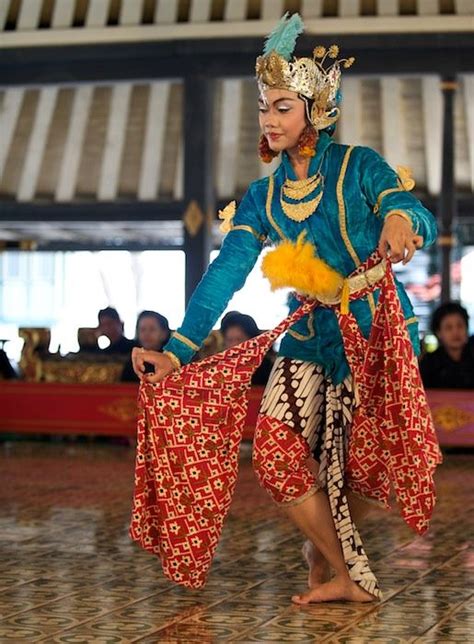 Javanese Classical Court Dance in Jogjakarta | Indonesia