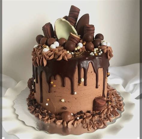 Chocochic | Birthday cake chocolate, Chocolate cake designs, Cake