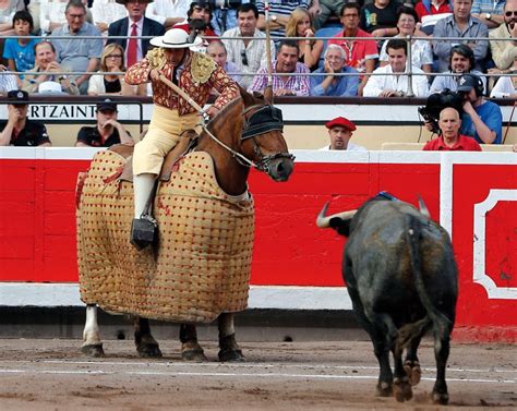 First Spanish bullfighting stage: tercio de varas