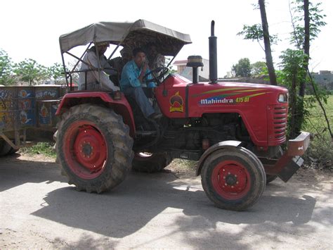 Mahindra_tractor.JPG