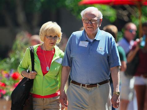 Warren Buffett's marriage to Susan Buffett is unconventional - Business ...