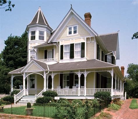 The Charm of Queen Anne Houses - Today's Homeowner | Victorian style homes, Victorian homes ...