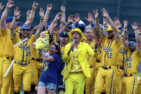 How to get Savannah Bananas tickets for game at Dunkin' Park