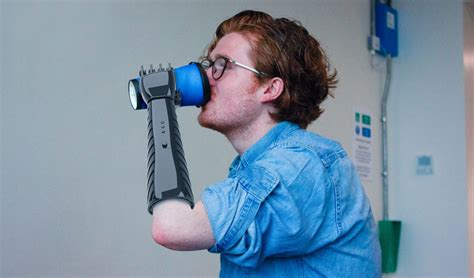 A student's low-cost 3D printed prosthetic arm provides tactile feedback - 3Dnatives