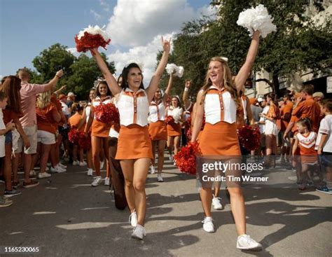 Longhorns Cheerleaders Photos and Premium High Res Pictures - Getty Images