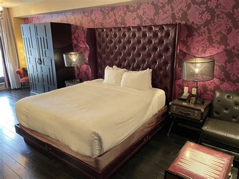 Cromwell Las Vegas - Luxury Room Review