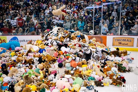 The Hershey Bears break world record at annual Teddy Bear Toss (Photos)