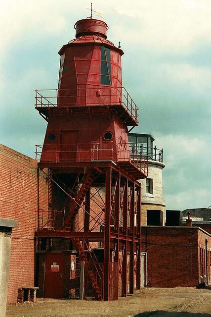 Hurst Castle Lighthouse | 50°25′28″N 1°19′46″W Hurst Point L… | Flickr