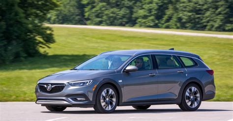 2018 Buick Regal TourX Wagon Specs, Review, and Pricing | CarSession