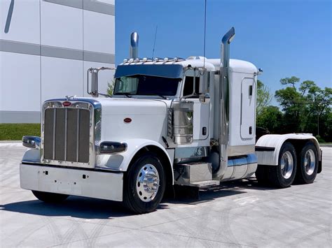 Peterbilt's Most Famous Models Specs- Peterbilt 389 - Truck Lovers