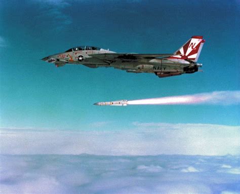 F-14 Tomcat Sundowner squadron fires off a Phoenix missile. | Straaljagers, Vliegtuig