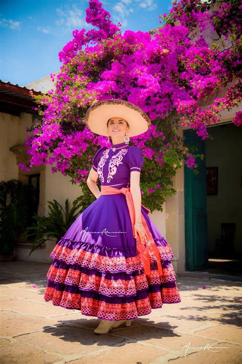 Mexican Traditional Clothing, Traditional Outfits, Mexican Outfit, Mexican Dresses, Beautiful ...