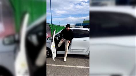 Así llegó Gerard Piqué a bordo de su Twingo a la Kings League | Video | CNN