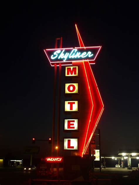 Skyliner Motel Sign – Route 66 – Vintage neon sign [blueprints]