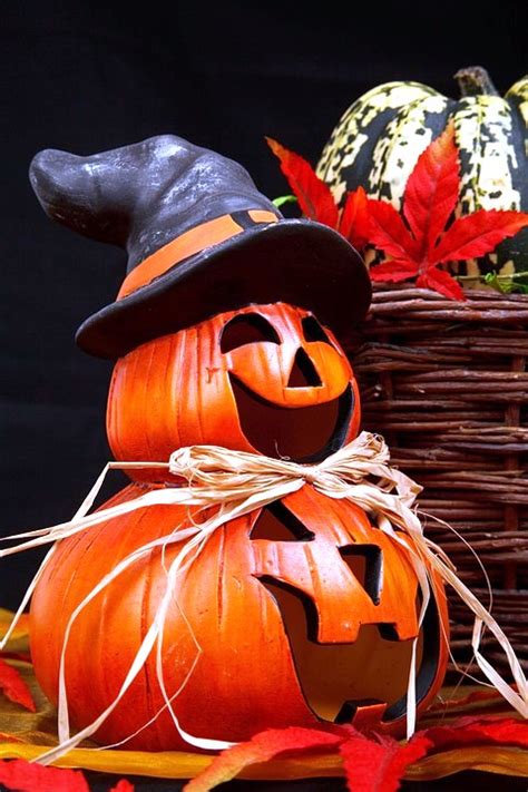 Ontario's Best Spooky Halloween Street Decorations - AllOntario