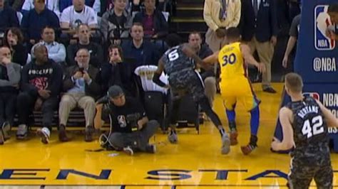 Stephen Curry injures right ankle, ruled out for two-game road trip - ABC30 Fresno