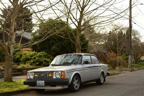 OLD PARKED CARS.: 1978 Volvo 242GT.