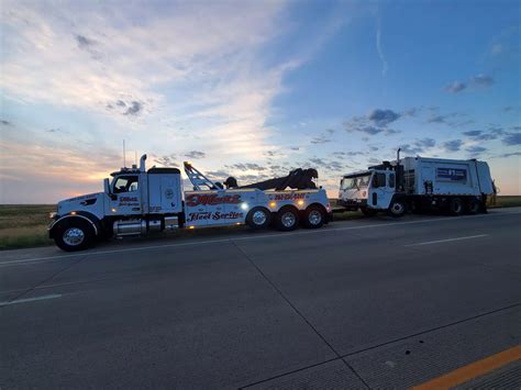 Heavy Duty Towing - Maxx Fleet Service - Denver