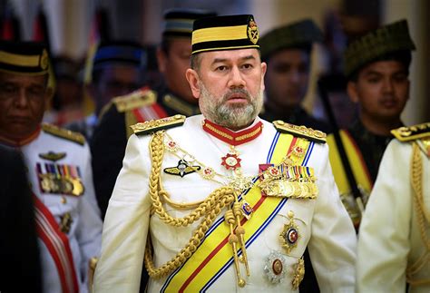 Sultan Muhammad V creates history as first Agong to step down