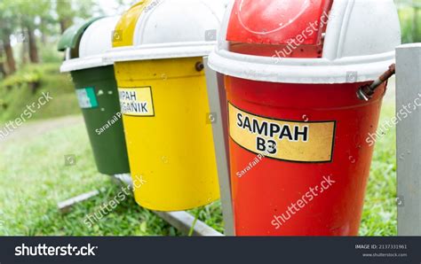 12 Sampah non organik Images, Stock Photos & Vectors | Shutterstock