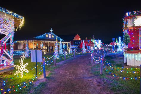 Photos: The Christmas Ranch Will Wow You With Its Million Holiday ...