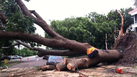 Cyclone downgraded after menacing Darwin - ABC News