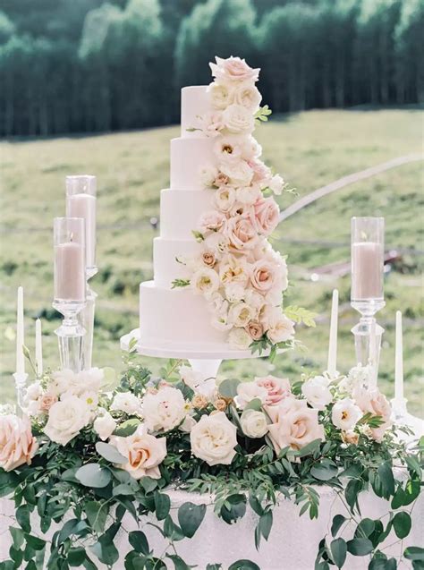 30 Wedding Cake Table Décor Ideas