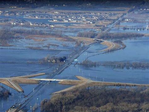 More evacuations in Midwest as floodwaters head downstream - Alton Telegraph