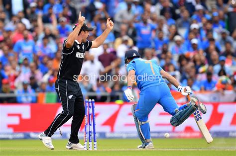 MS Dhoni India run out by Martin Guptill New Zealand World Cup 2019 ...