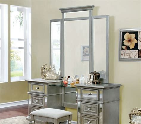 Silver Bedroom Vanity / Homes Inside Out Idf Dk6848sv Garnet ...