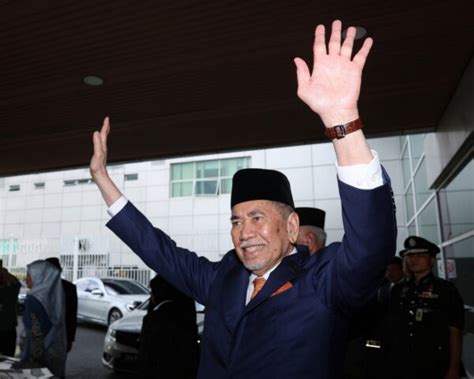 New Sarawak governor Wan Junaidi arrives in Kuching | Scoop