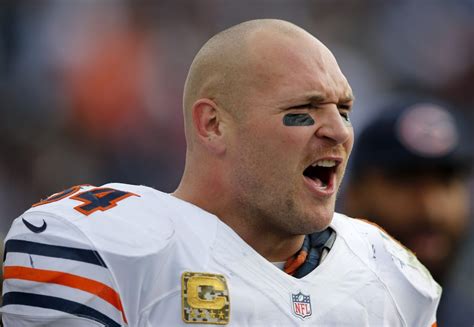 Ex Chicago Bears star Brian Urlacher no longer bald - Breitbart