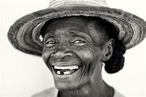 Madagascar, old smiling lady - Dietmar Temps, photography