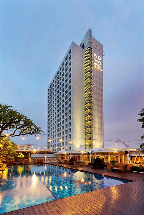 Novotel Tangerang Hotel Pool: Pictures & Reviews - Tripadvisor