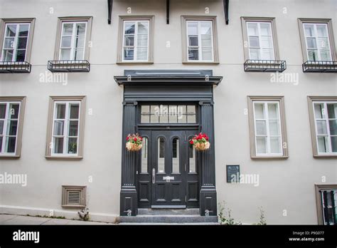 old quebec house architecture style exterior Stock Photo - Alamy