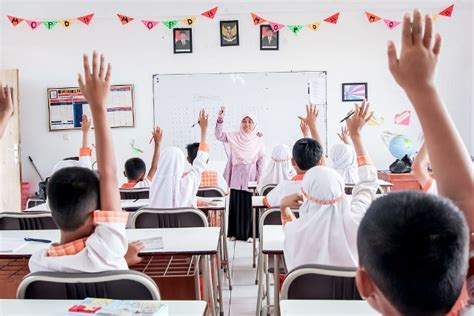 Pendidikan Berkualitas, Sekolah, Kepala Sekolah, Guru atau Siswa - Kompilasi Data Pendidikan