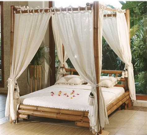 Romantic Outdoor Canopy Beds