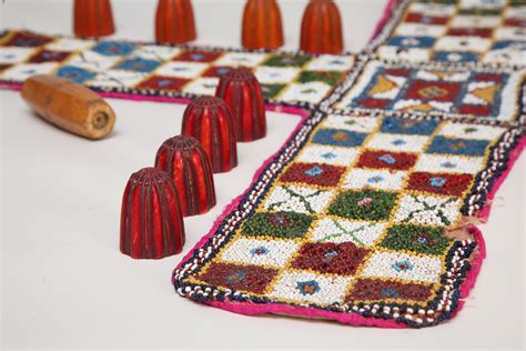 File:TCMI beaded board game 3.jpg - Wikimedia Commons