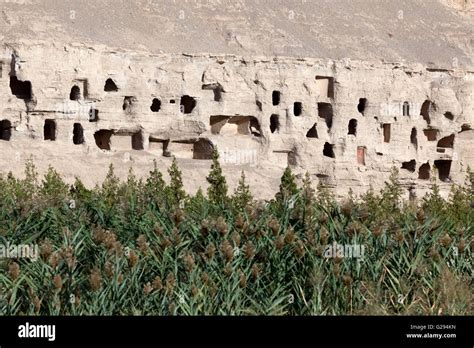 Dunhuang caves hi-res stock photography and images - Alamy