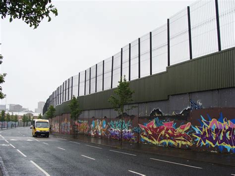 Belfast's 'Peace Walls' Are Being Demolished - Bloomberg