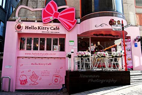 hello kitty cafe