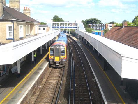 Platforms at Staines railway station © Rod Allday cc-by-sa/2.0 ...