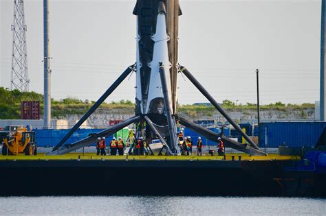spacex - How stable would a Falcon 9 first stage be after it has landed on a drone ship? - Space ...