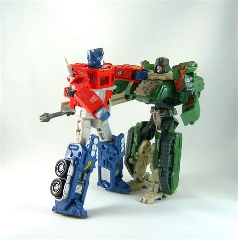 Transformers Optimus Prime vs. Megatron - modo robot (Clas… | Flickr
